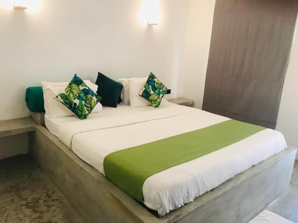 The Tottam Beach Hotel - Trincomalee Exterior photo