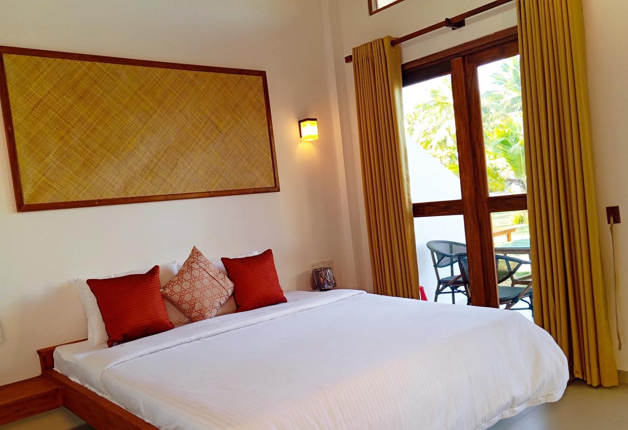 The Tottam Beach Hotel - Trincomalee Exterior photo