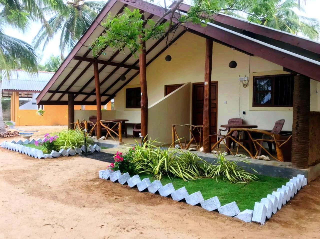 The Tottam Beach Hotel - Trincomalee Exterior photo